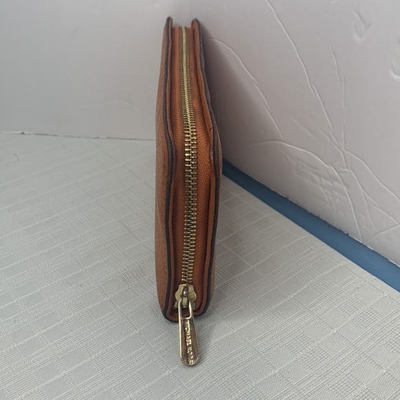 Michael Kors Orange 🍊 Hamilton Traveler Large Zip Leather Wallet - Picture 4 of 12